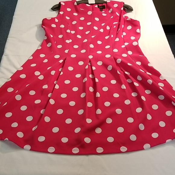 Dress - Picture 2 of 2